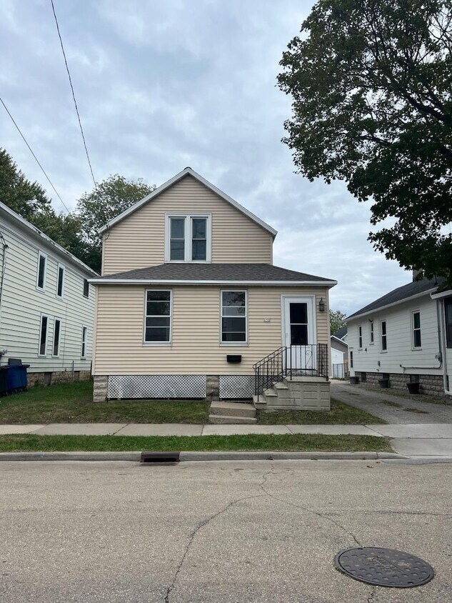 650 Jefferson St, Oshkosh, WI 54901 House Rental in Oshkosh, WI