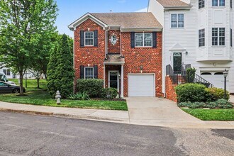 Building Photo - 3000 Stratford Townes Dr