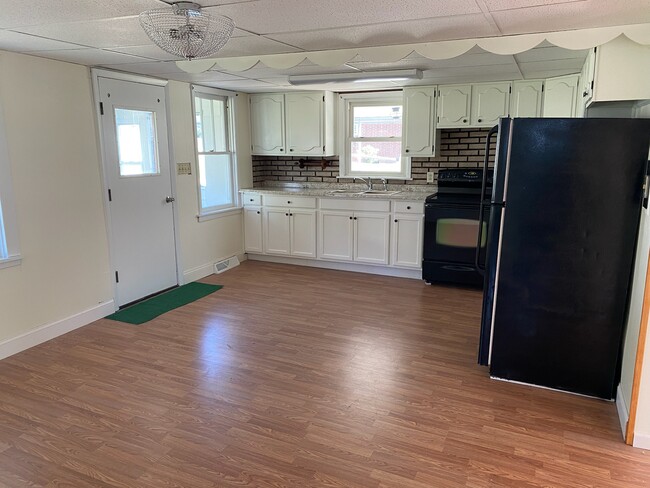 Kitchen - 815 Indian Springs Rd