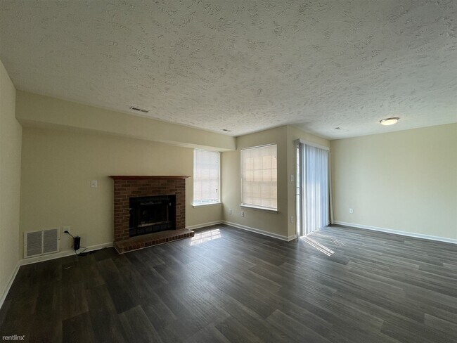 Building Photo - 11010 Salem Village Dr