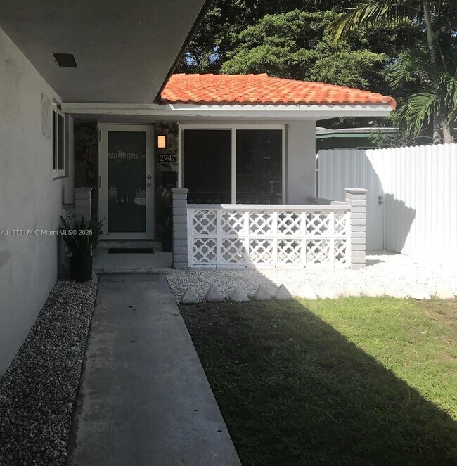 Building Photo - 2747 SW 25th Ter