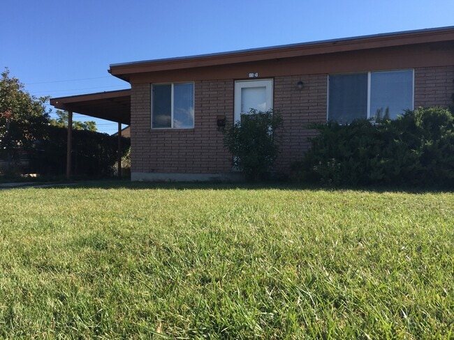 Building Photo - 1121 500 N