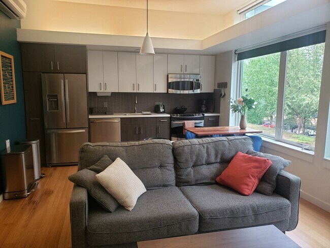 Building Photo - Furnished Condo in Overlook Neighborhood!