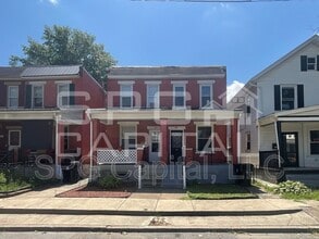 Building Photo - 1915 Manada St