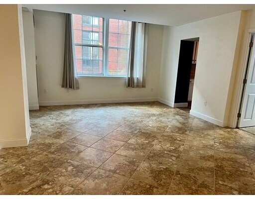 Building Photo - 200 Market St