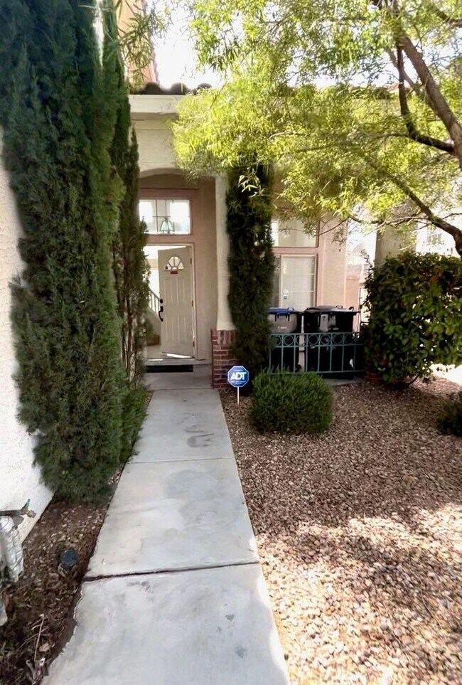 Foto del edificio - 3 bedroom and 2.5 bath in prime Henderson !! 89074 - Nearby School!