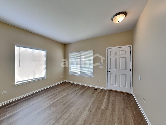 Building Photo - 4308 Dillon St