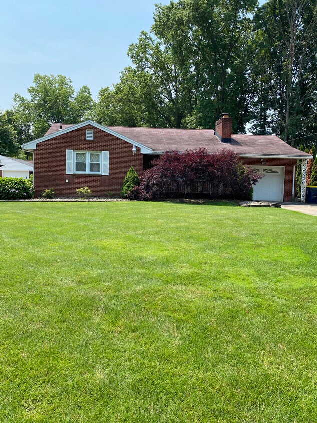 215 Euclid Boulevard, Youngstown, OH 44505 House Rental in Youngstown, OH