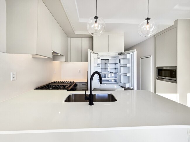 Building Photo - 8375 Broadcast Ave SW