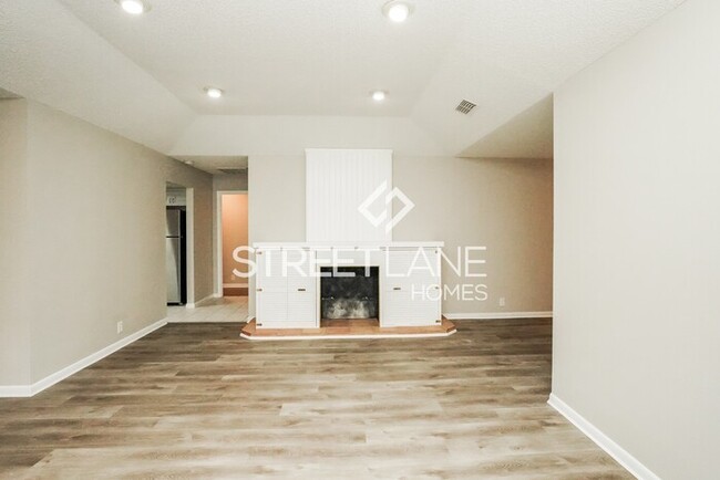 Building Photo - NOW OFFERING 1-MONTH FREE OFF FIRST FULL M...