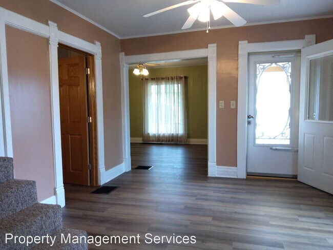 Building Photo - 3 br, 1 bath House - 512 E Douglas St