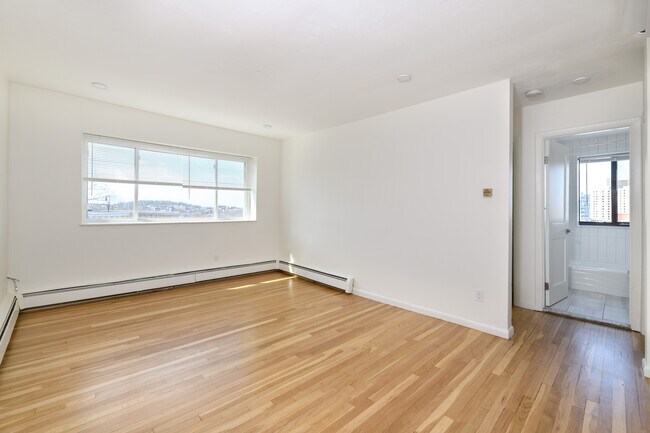 Foto del edificio - 76 Parker Hill Ave