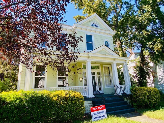 Foto del edificio - Gorgeous 3 bdrm/2.5 bath newly renovated h...