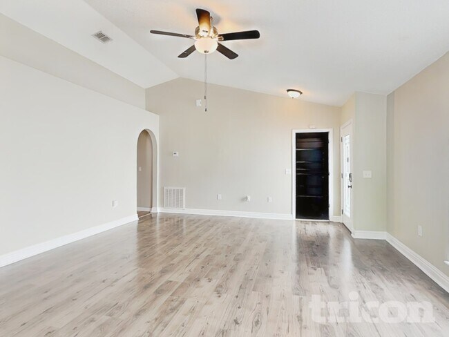 Building Photo - 10610 Opus Dr