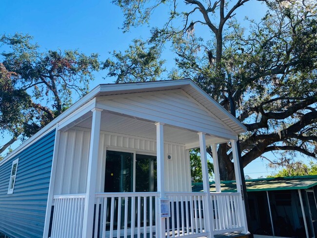 Foto del edificio - 2320 Bee Ridge Rd