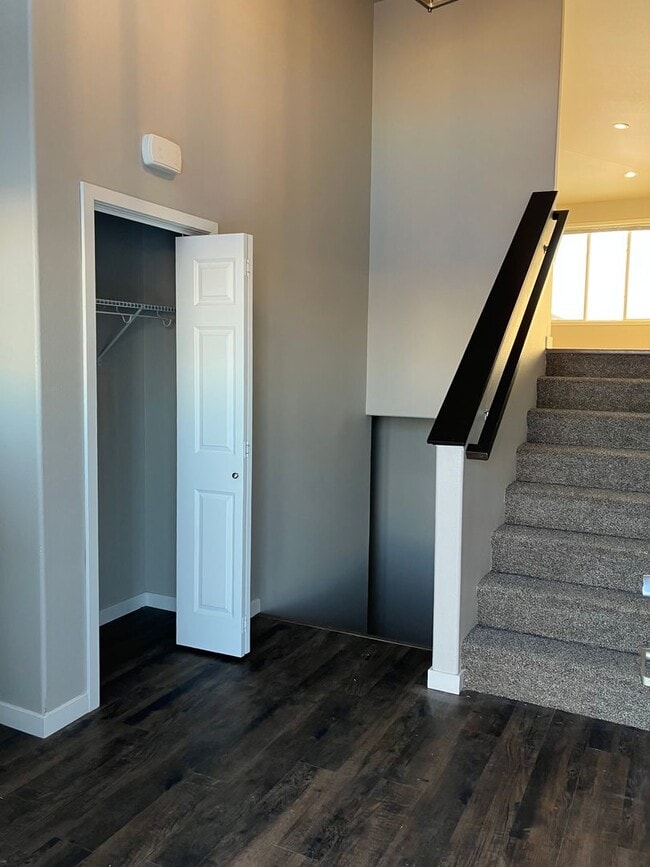 Building Photo - 4 Bed 3 Bath