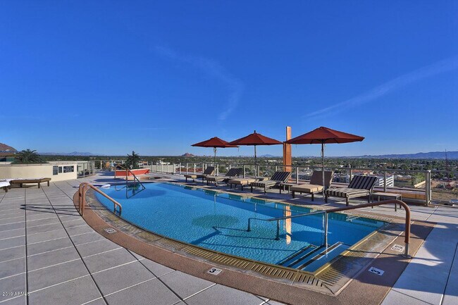 Foto del edificio - 2211 E Camelback Rd