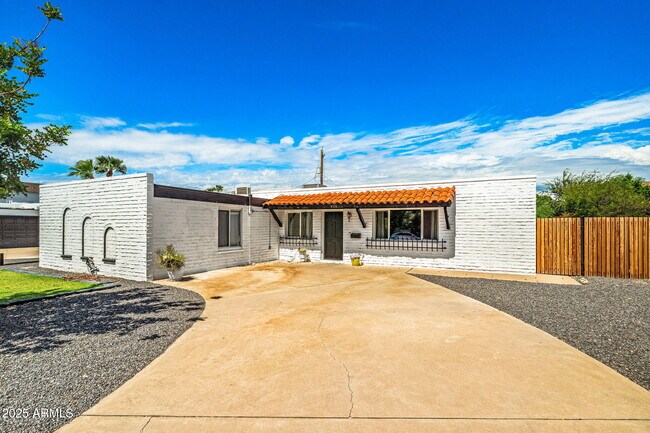 Foto del edificio - 8326 E Crestwood Way