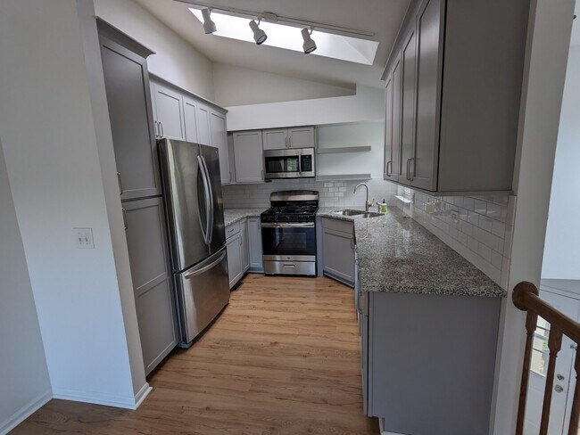 Kitchen - 160 W Hamilton Dr