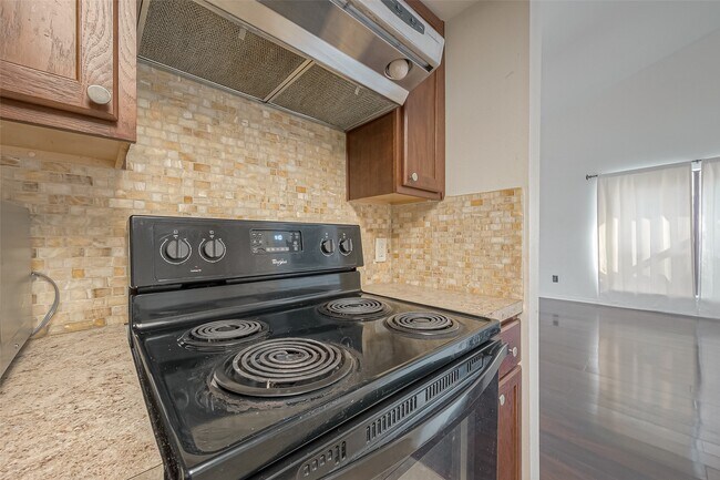 Building Photo - 3758 Tanglewilde St