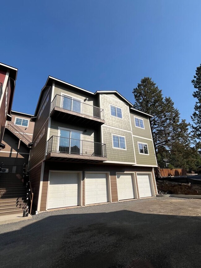 Foto del edificio - 2050 NW Monterey Pines Dr