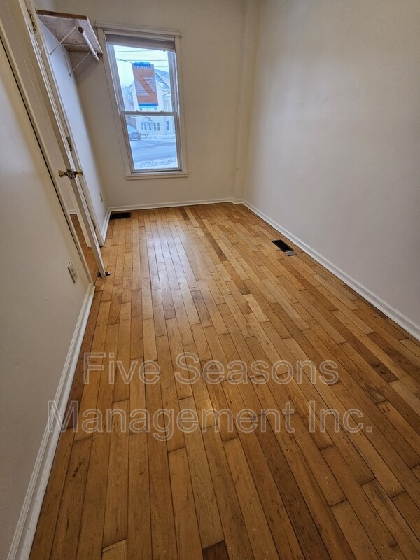 Foto del edificio - 432 Colchester Ave
