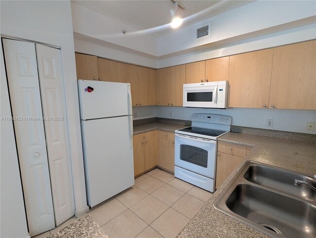 Foto del edificio - 8070 N Nob Hill Rd