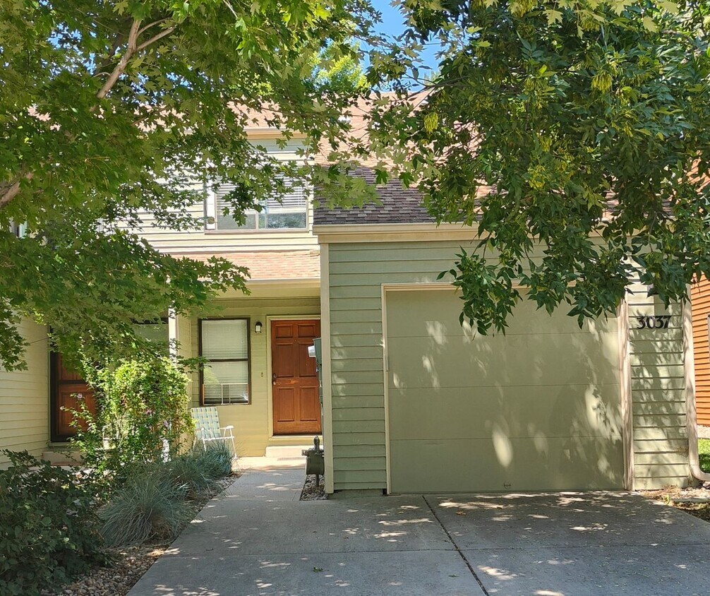 Foto principal - 3BR/2.5BA Townhome for Rent