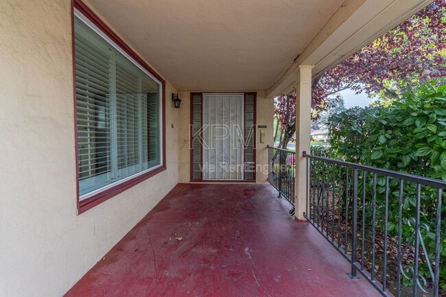 Foto del edificio - 966 W Mariposa Ave