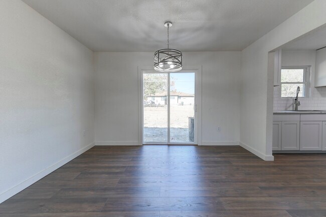 Building Photo - 1106 S 23rd St