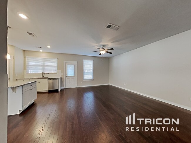 Building Photo - 745 Sapphire Dr
