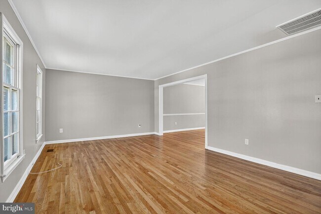 Foto del edificio - 7720 Loudon Dr