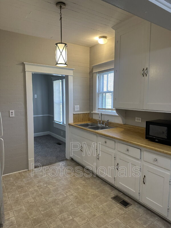 Building Photo - 204 Kingwood Dr
