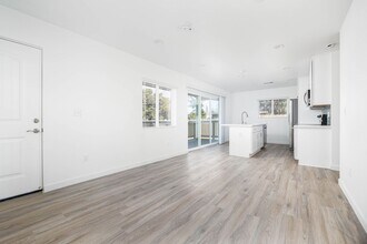 Building Photo - 835-837 W 3rd Ave