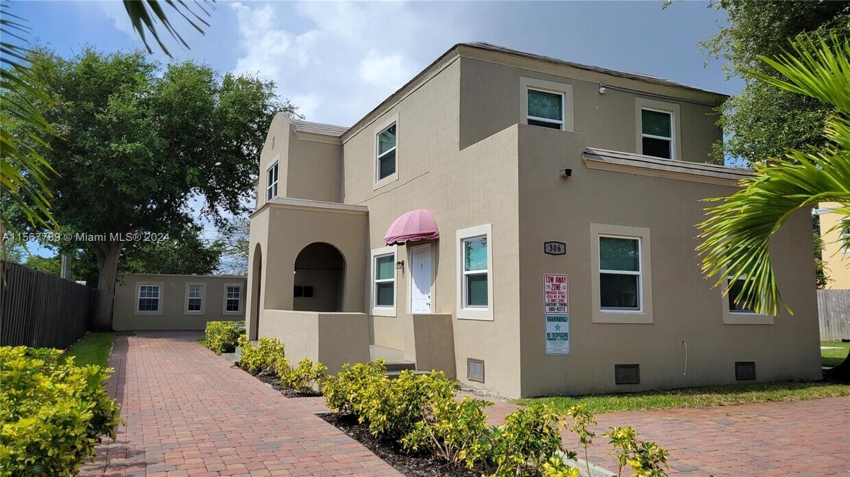 Foto del edificio - 306 Hawthorne Dr