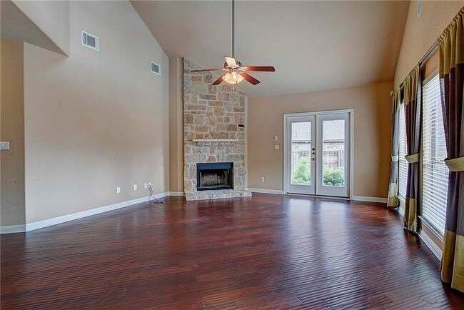 Building Photo - 2409 Santa Clara Ln