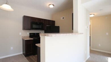 Kitchen - 1BR, 1BA - 685 SF - The Foxfire - Brook Lane Apartments