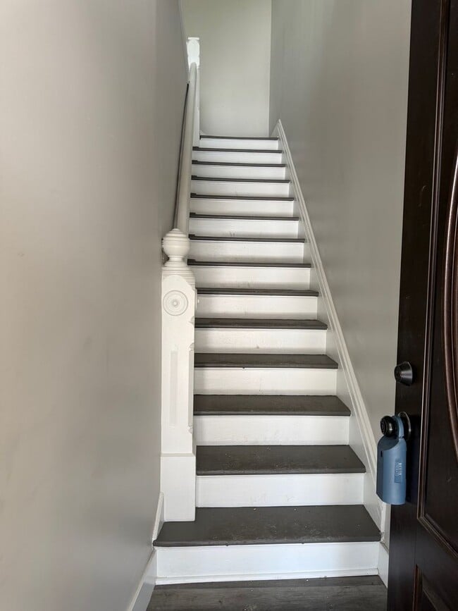 Photo - Newly Renovated 2 bedroom in Lincoln- Larimer Apartment