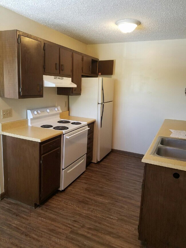 Kitchen - 332 Forestal Dr