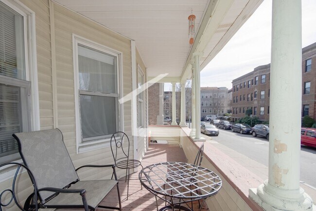 Foto del edificio - Beautiful 4 bed, 2 bath unit