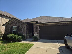 Building Photo - 2815 Dry Creek Dr