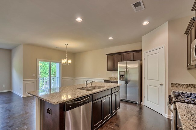 Building Photo - 1069 Primrose Dr