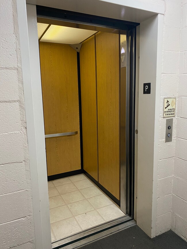 Elevator - 1414 260th St