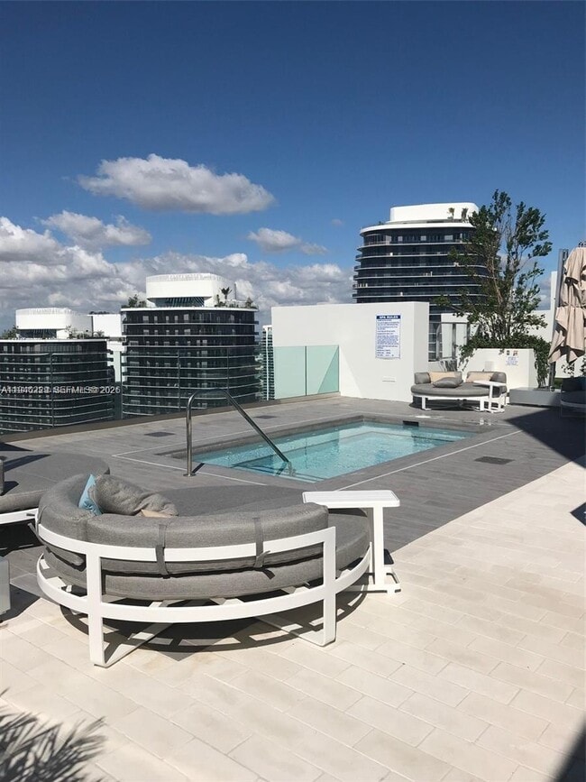Building Photo - 1010 Brickell Ave