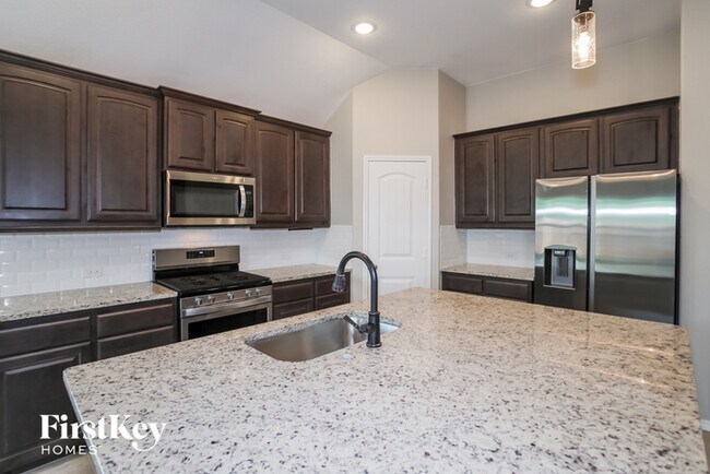 Foto del edificio - 6320 Red Cliff Dr