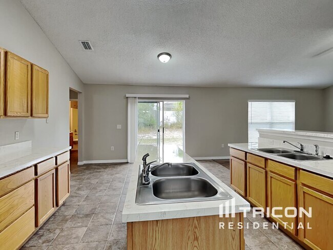 Building Photo - 9297 Oak Grove St