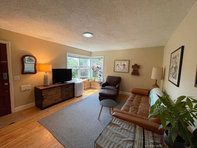 Foto del edificio - Lovely Home in St Johns with Fenced Yard, ...