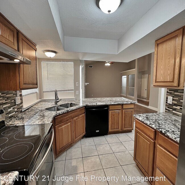 Building Photo - 4 br, 2 bath House - 400 Colgate Court