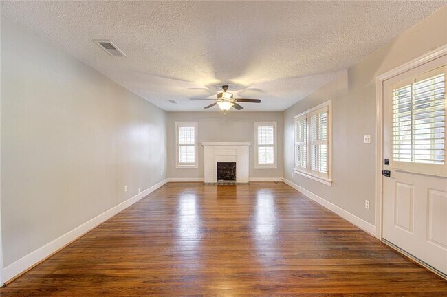 Building Photo - 2417 Elmen St