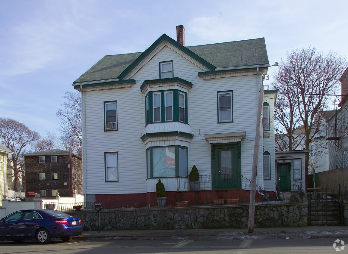 Building Photo - 564-570 S Main St